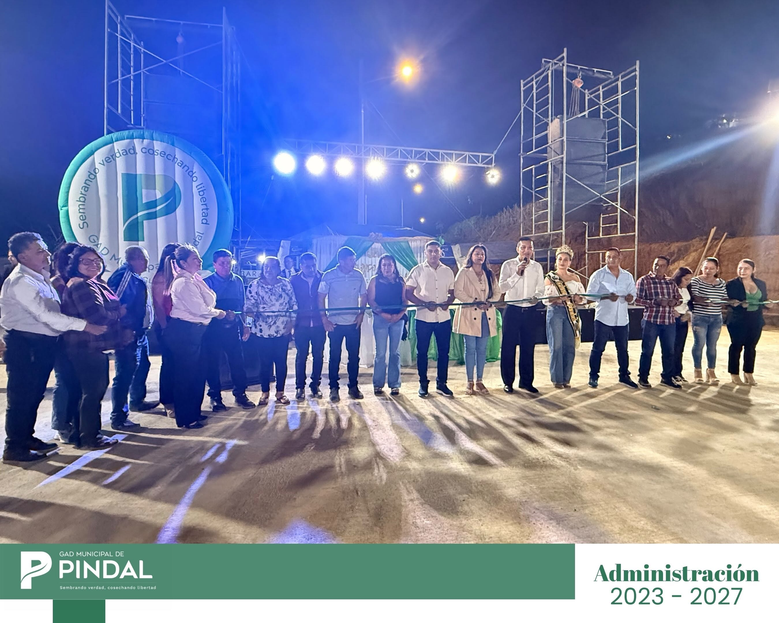 Alcalde junto a habitantes del sitio el Señor Cautivo de Ayabaca