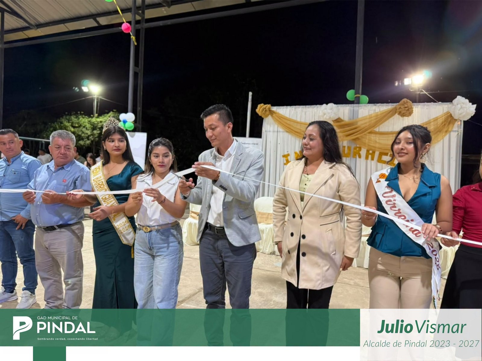 Alcalde Julio Vismar Guerrero junto a concejales y moradores de la comunidad El Guayabal