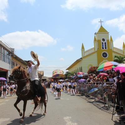 Desfile Civico 25