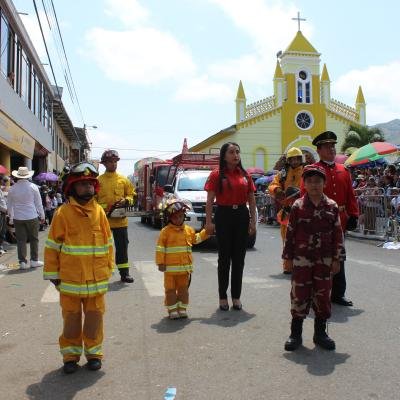 Desfile Civico 33